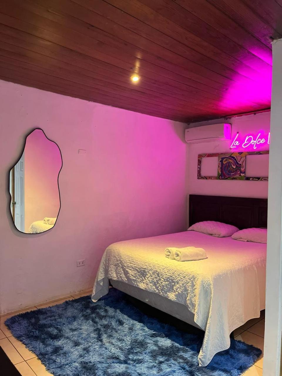 Villa Napoli Σάντα Άνα Εξωτερικό φωτογραφία